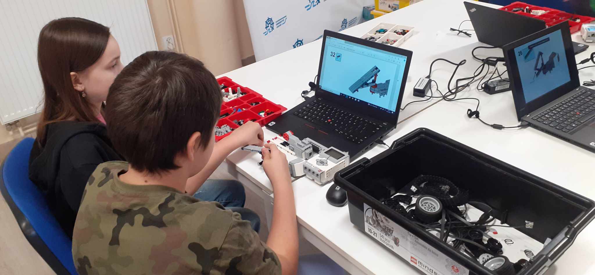 Dzieci na robotyce LEGO