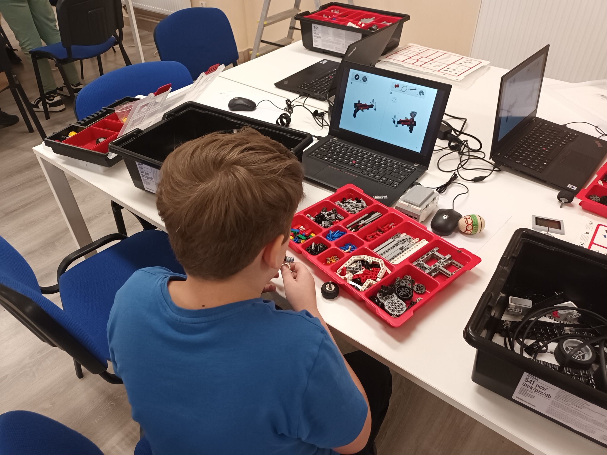 Dzieci na robotyce LEGO
