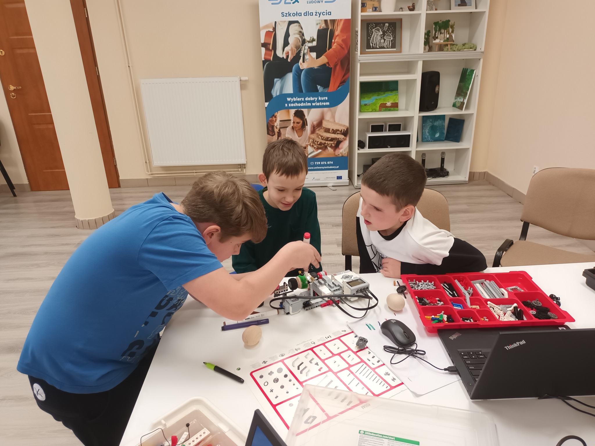 Dzieci na robotyce LEGO