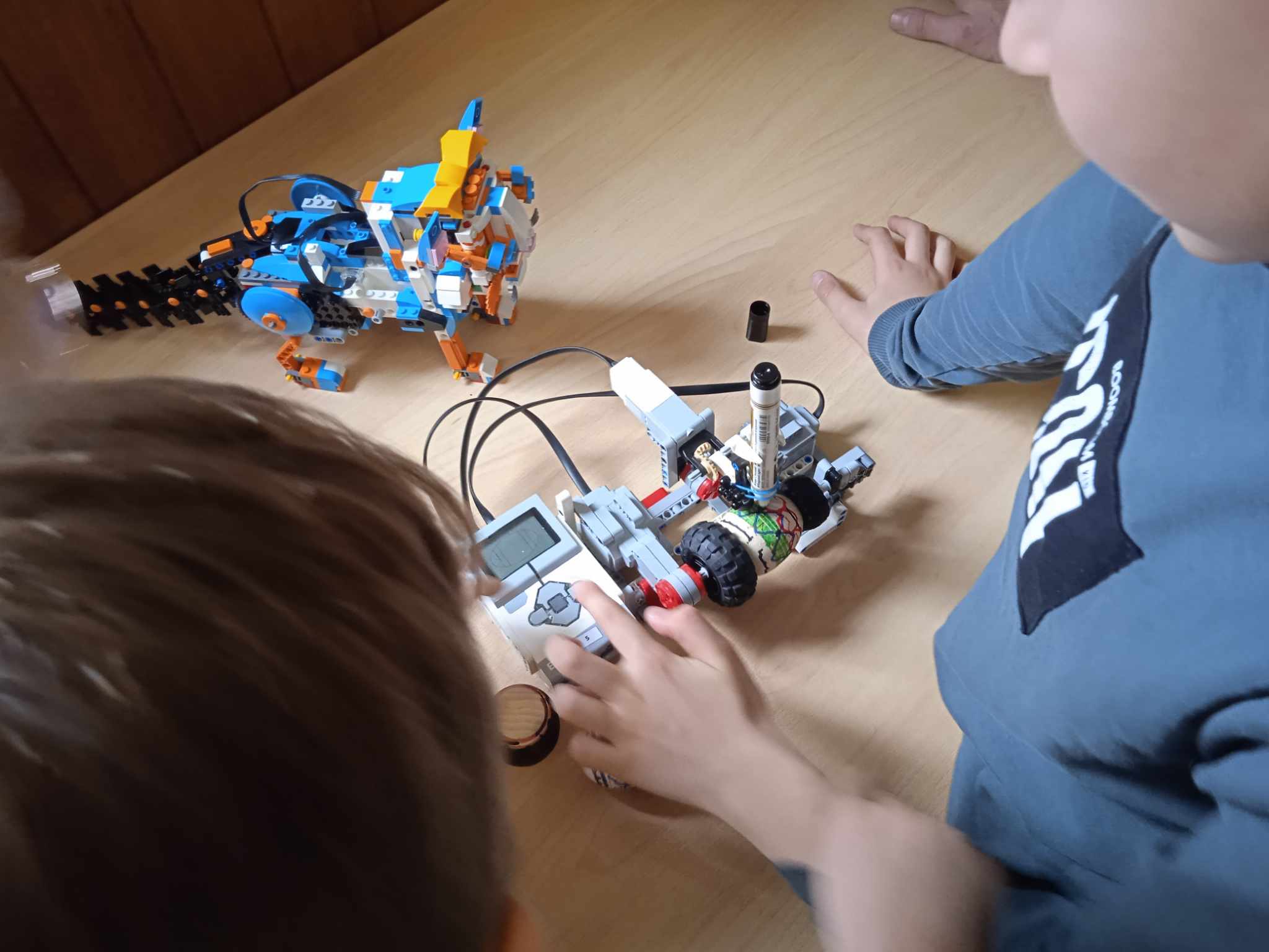 Dzieci na robotyce LEGO