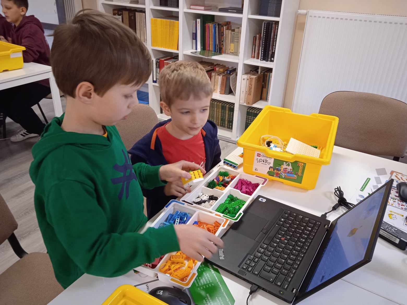 Dzieci na robotyce LEGO