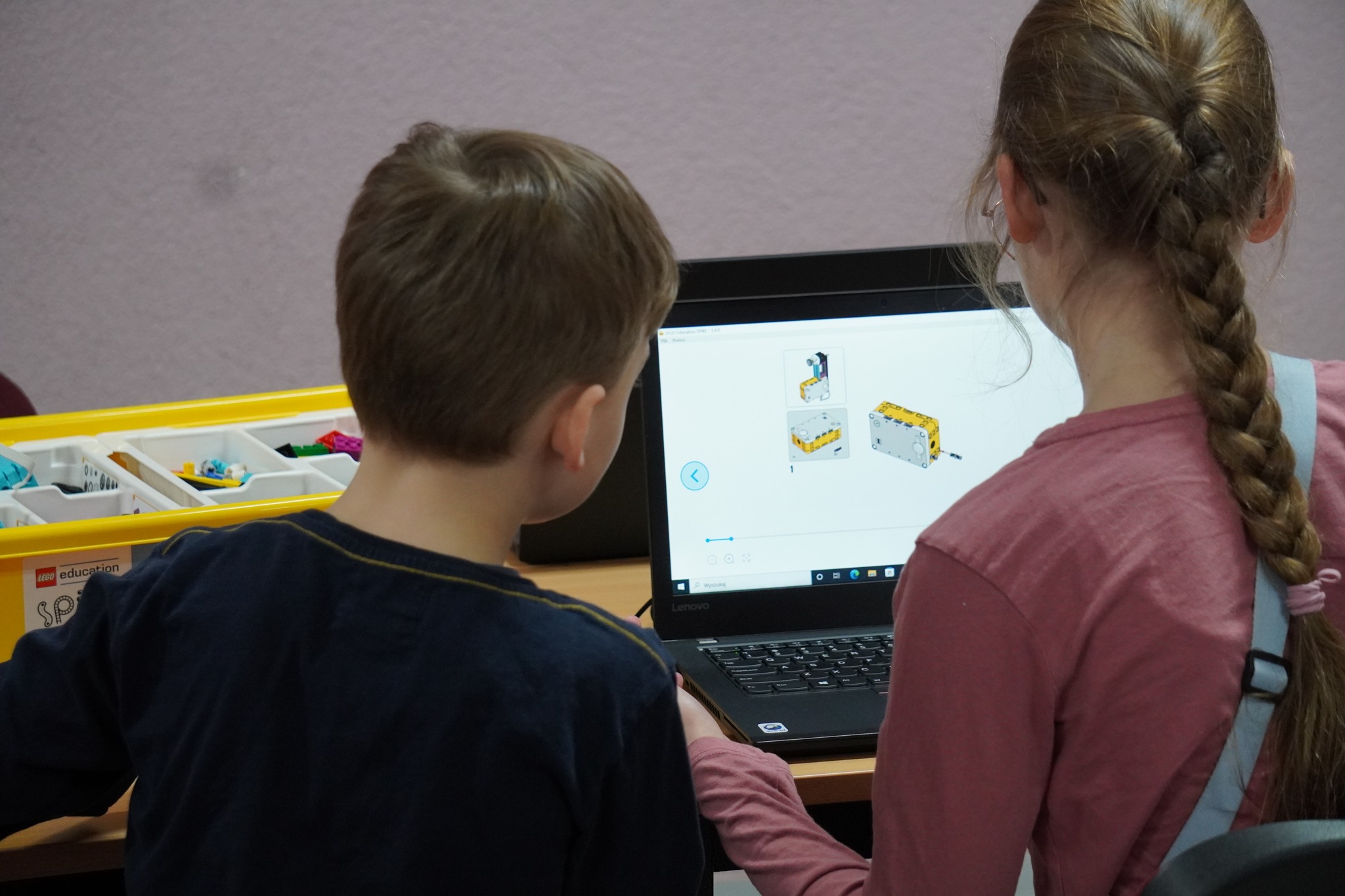 Dzieci na robotyce LEGO