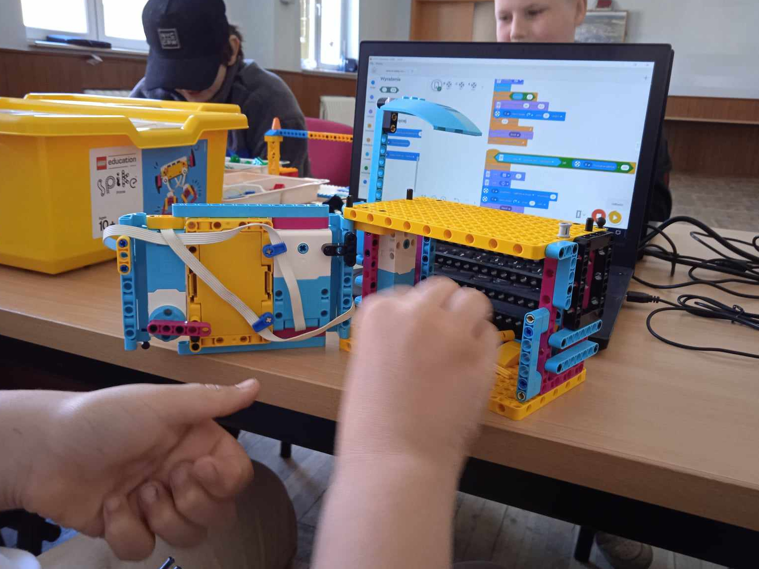 Dzieci na robotyce LEGO