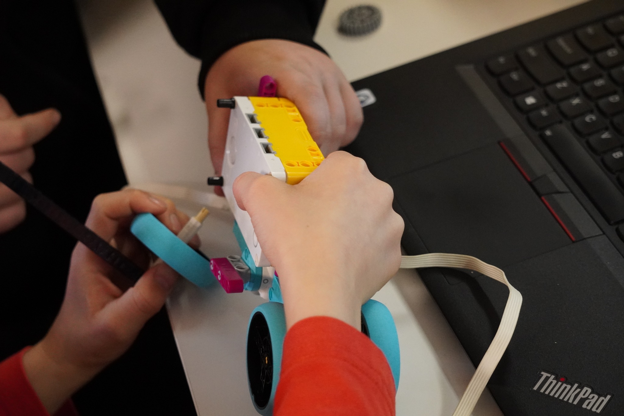 Dzieci na robotyce LEGO