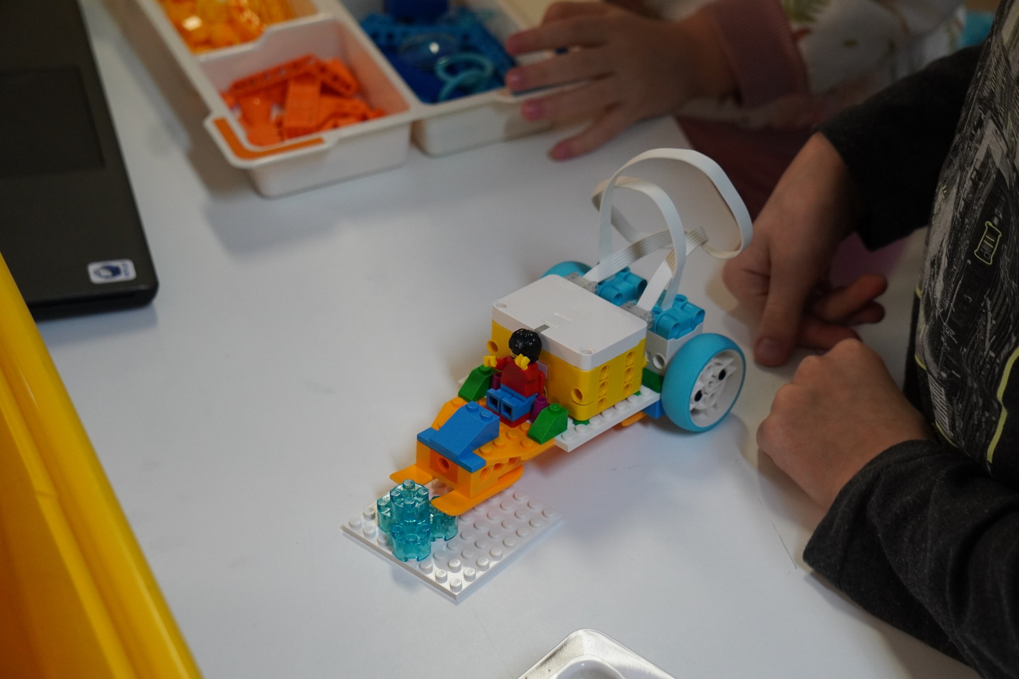 Dzieci na robotyce LEGO