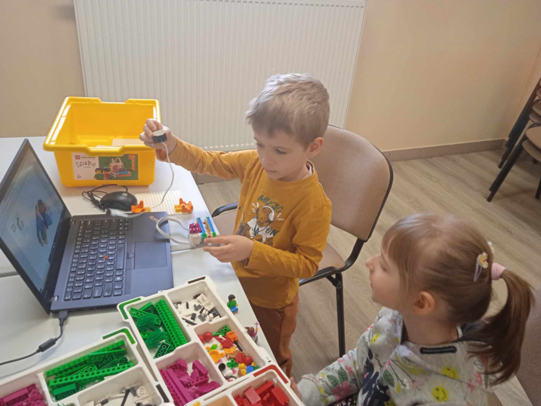 Dzieci na robotyce LEGO