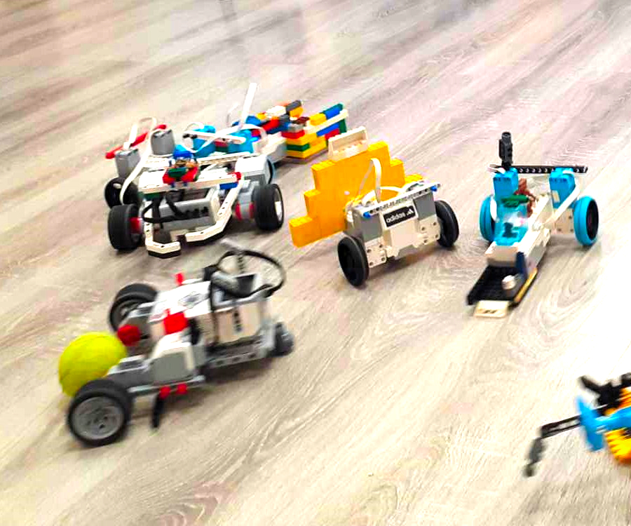 Zawody piłki nożnej robotów LEGO